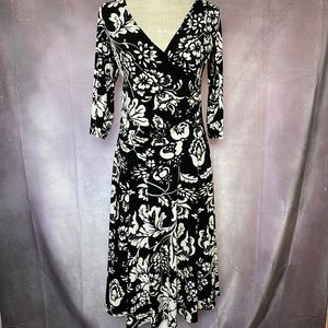 AMBITION SILKY KNIT DRESS DROPPED WAIST CROSSED BODICE AND BACK. SIZED M